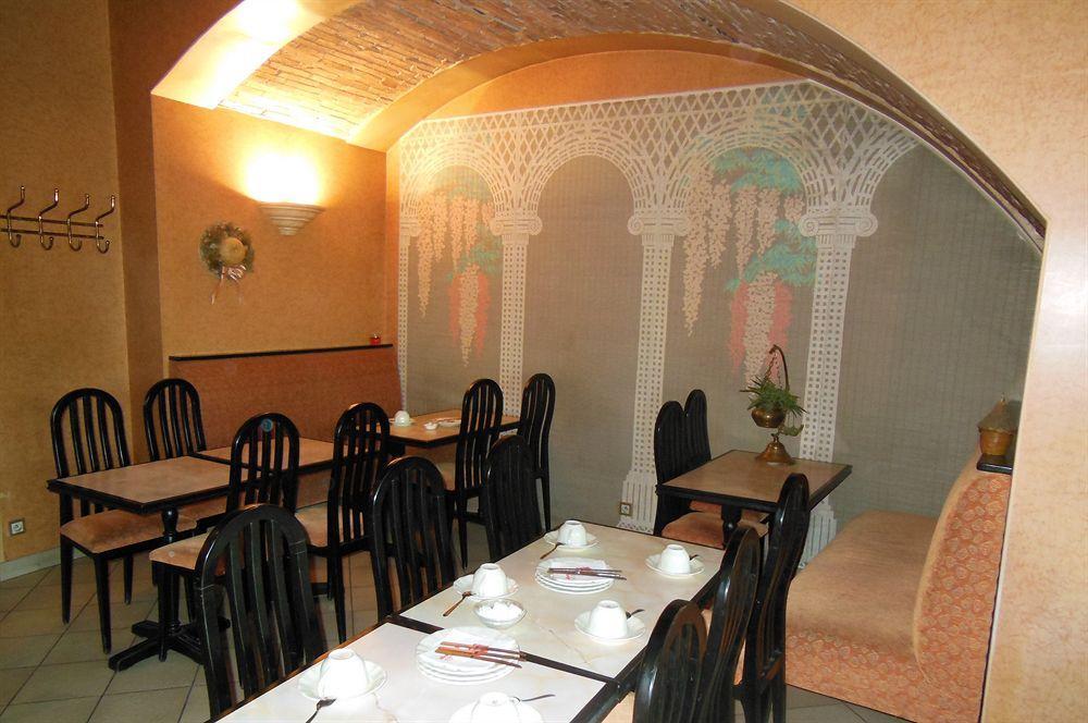 Hotel George Montmélian Dış mekan fotoğraf